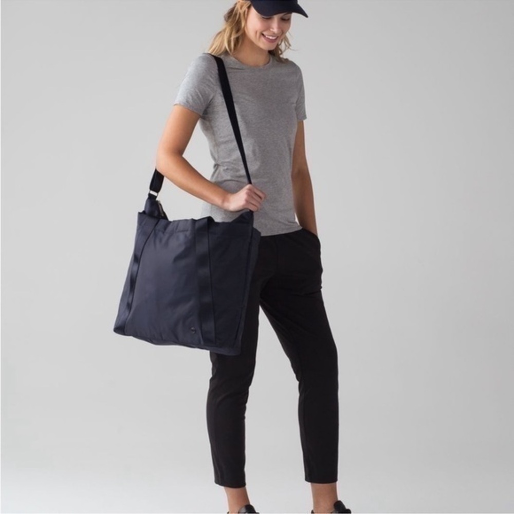 Lululemon Carry The Day Bag  in Midnight Navy